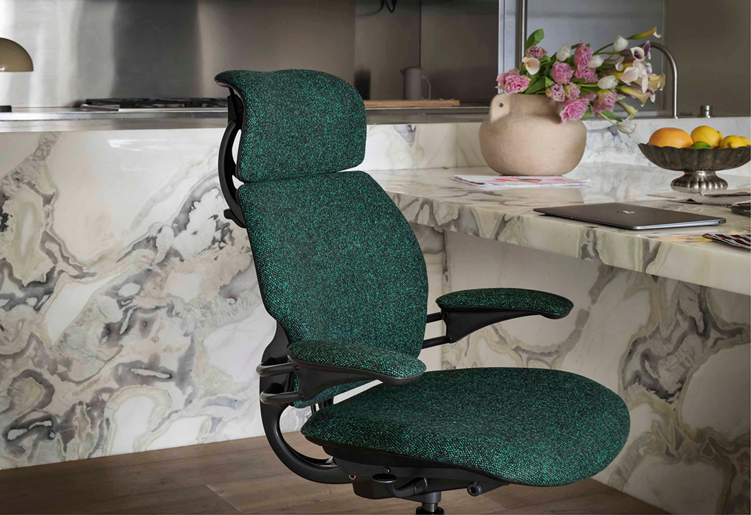 Freedom Headrest en textil Kvadrat Vanir con estructura grafito