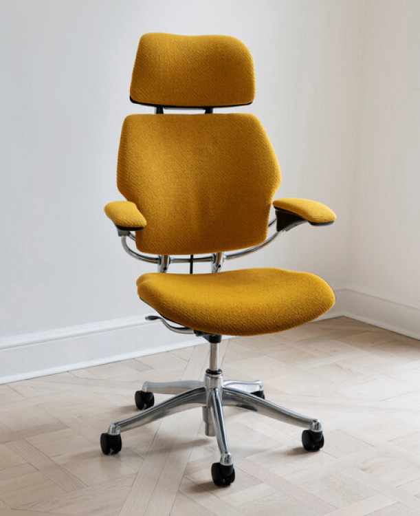 Freedom Headrest en textil Kvadrat Coda 2 con estructura de aluminio pulido
